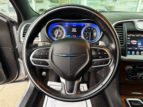 Used 2017 Chrysler 300 C Platinum image 26