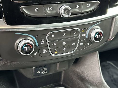 Used 2023 Chevrolet Traverse RS image 28
