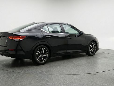 Used 2025 Nissan Sentra SV image 9
