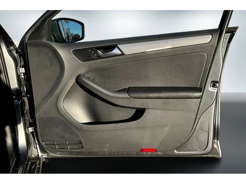 Used 2017 Volkswagen Jetta SE image 26