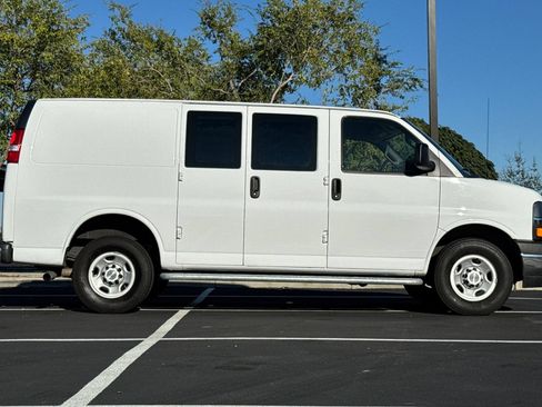 Used 2024 Chevrolet Express 2500 w/ Driver Convenience Package RWD image 10