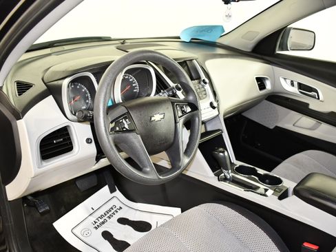 Used 2017 Chevrolet Equinox LS FWD image 34