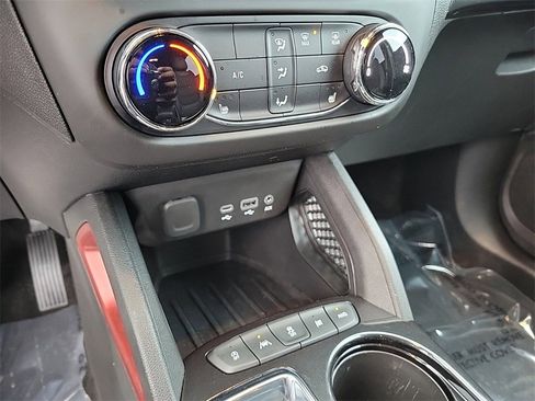 Used 2023 Chevrolet TrailBlazer RS image 27