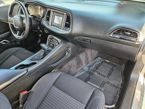 Used 2017 Dodge Challenger SXT image 19