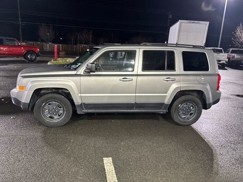 Used 2016 Jeep Patriot Sport w/ Power Value Group image 3