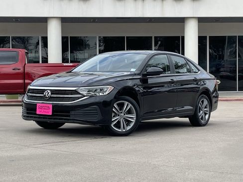 Used 2024 Volkswagen Jetta SE image 2