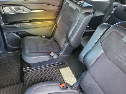 Used 2025 Ford Explorer ST image 9