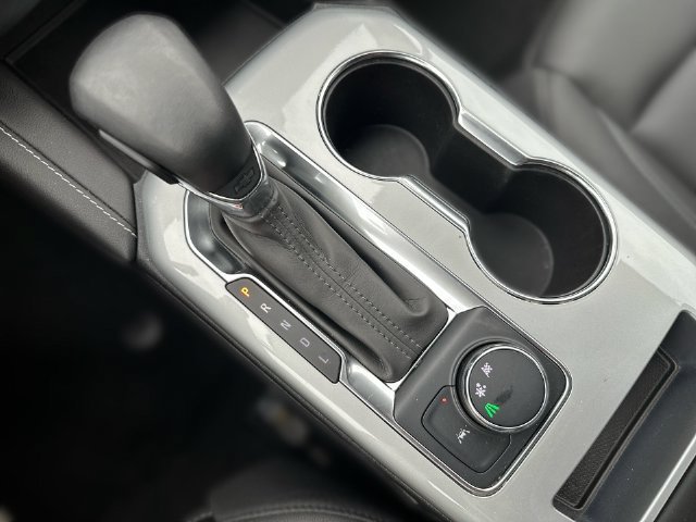Used 2024 Chevrolet Blazer LT w/ Midnight/Sport Edition FWD image 29