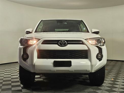 Used 2022 Toyota 4Runner SR5 Premium w/ Moonroof Package image 2