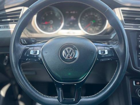 Used 2021 Volkswagen Tiguan SE AWD/4WD image 18