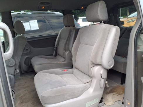 Used 2004 Toyota Sienna CE FWD image 8