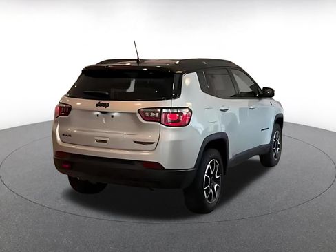Used 2025 Jeep Compass Trailhawk AWD/4WD image 8