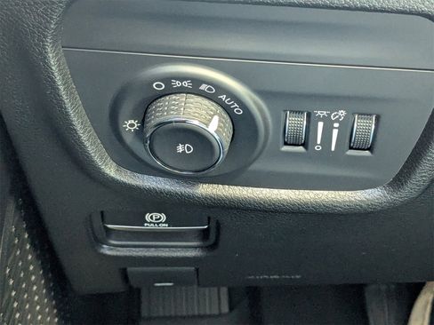 Used 2023 Jeep Grand Cherokee L Limited w/ Black Appearance Package image 27