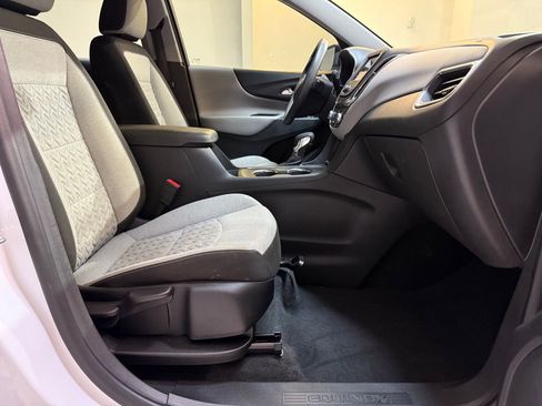 Used 2023 Chevrolet Equinox LS image 40