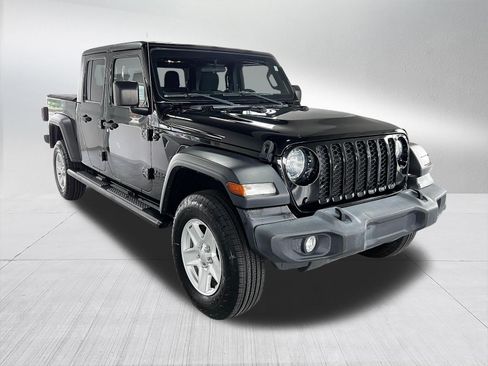 Used 2020 Jeep Gladiator Sport w/ Technology Group AWD/4WD image 3