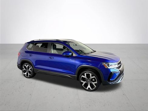 Certified 2022 Volkswagen Taos SEL AWD/4WD image 5
