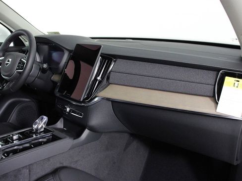 New 2025 Volvo XC90 B6 Plus image 9