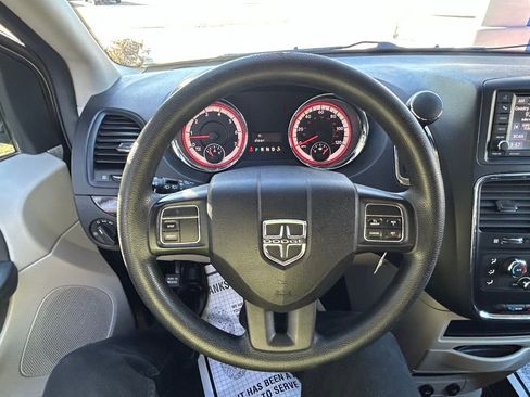 Used 2018 Dodge Grand Caravan SE FWD image 19