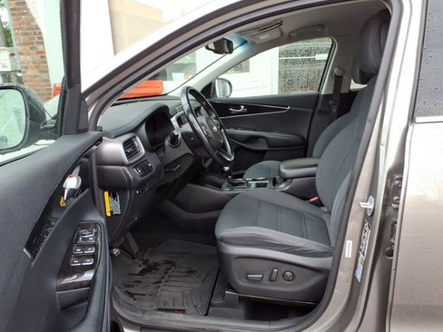 Used 2016 Kia Sorento AWD w/ LX Convenience Package image 9