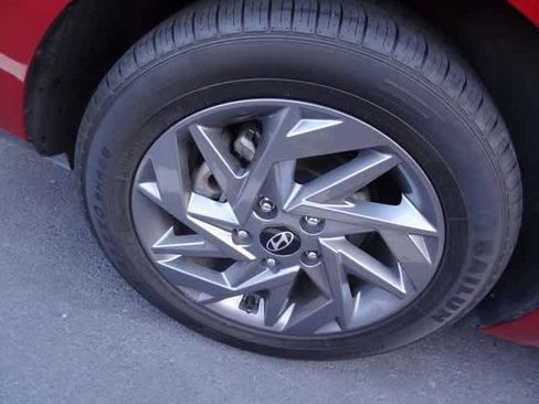 Used 2024 Hyundai Elantra SEL image 25