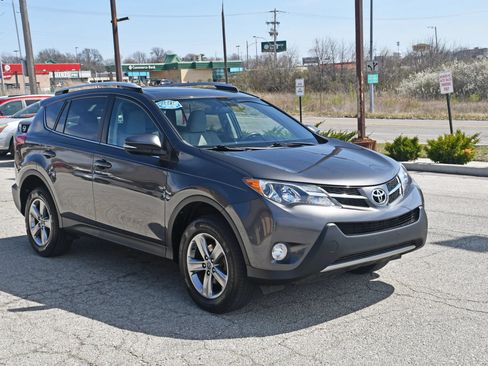 Used 2015 Toyota RAV4 XLE AWD/4WD image 2