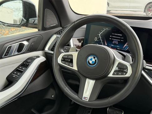 Used 2025 BMW X5 xDrive50e w/ Executive Package image 9