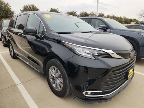 Certified 2022 Toyota Sienna XLE w/ XLE Plus Package image 1