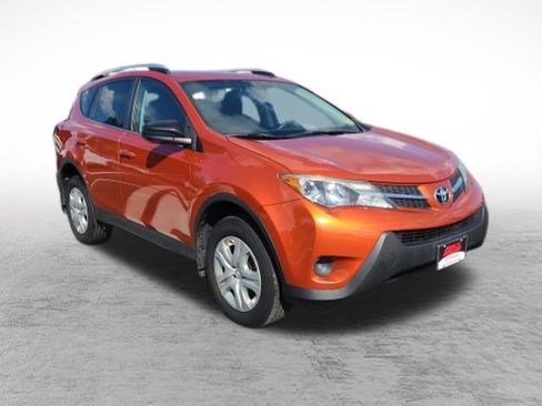 Used 2015 Toyota RAV4 LE AWD/4WD image 3