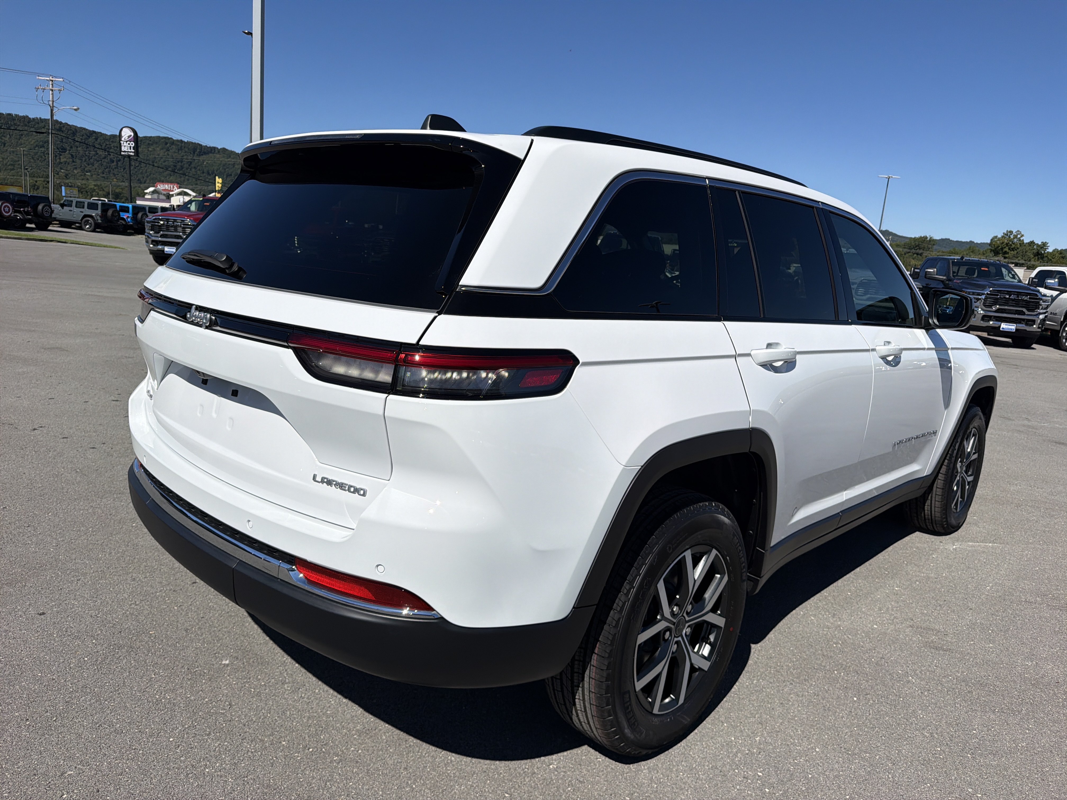 New 2027 Jeep Grand Cherokee Laredo X AWD/4WD image 6