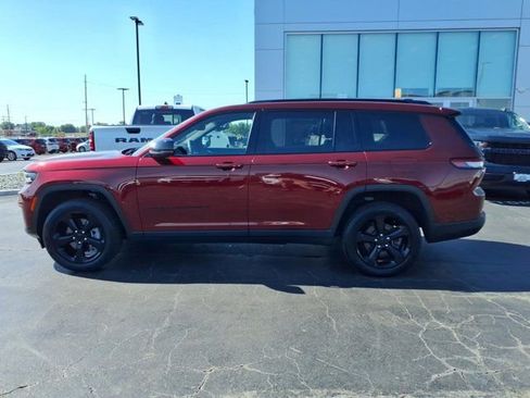 Used 2024 Jeep Grand Cherokee L Limited w/ Black Appearance Package AWD/4WD image 4