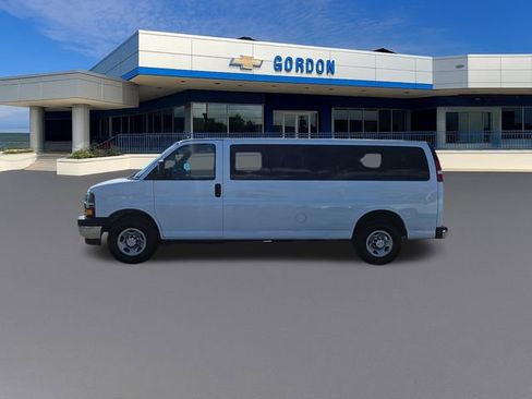 Used 2023 Chevrolet Express 3500 LT w/ LT Preferred Equipment Group RWD image 2