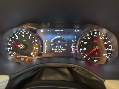 Used 2024 Jeep Compass Limited image 10