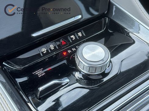 Used 2023 Jeep Wagoneer L 4WD w/ Premium Group I image 24