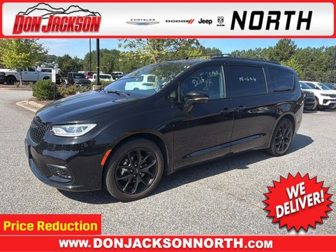 Used 2025 Chrysler Pacifica Limited FWD image 1