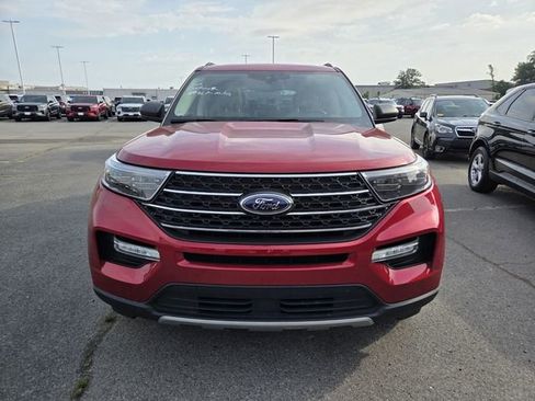Used 2022 Ford Explorer XLT w/ Equipment Group 202A AWD/4WD image 2