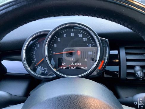 Used 2019 MINI Cooper 4-Door Hardtop w/ Premium Package image 25