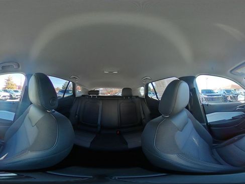 Used 2025 Chevrolet Trax LT image 40