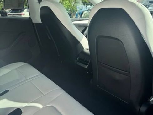 Used 2025 Tesla Model Y Long Range AWD/4WD image 11