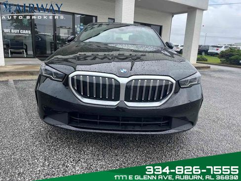 Used 2024 BMW 530i w/ Premium Package image 3