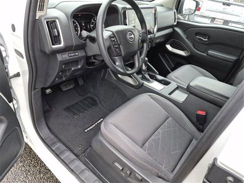 Certified 2025 Nissan Frontier SV image 17