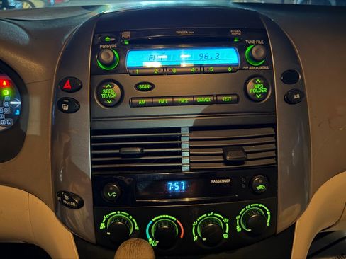 Used 2007 Toyota Sienna CE FWD image 16