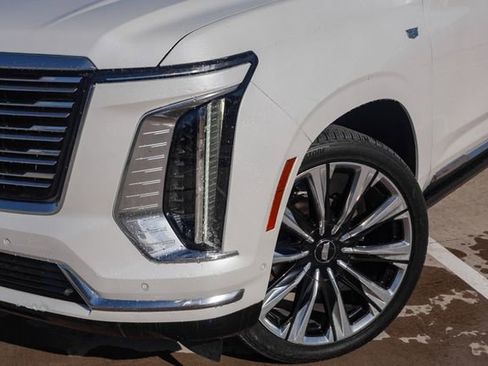 Used 2025 Cadillac Escalade Premium Luxury Platinum image 3