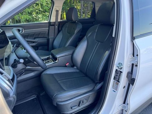 Used 2025 Kia Sorento SX AWD/4WD image 9