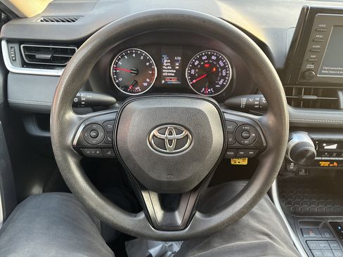 Used 2019 Toyota RAV4 LE image 17