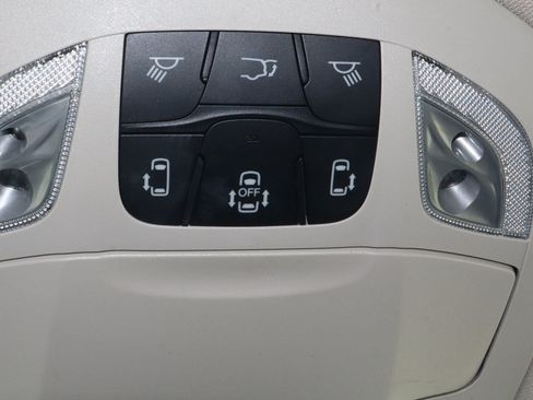 Used 2023 Chrysler Pacifica Touring-L FWD image 33