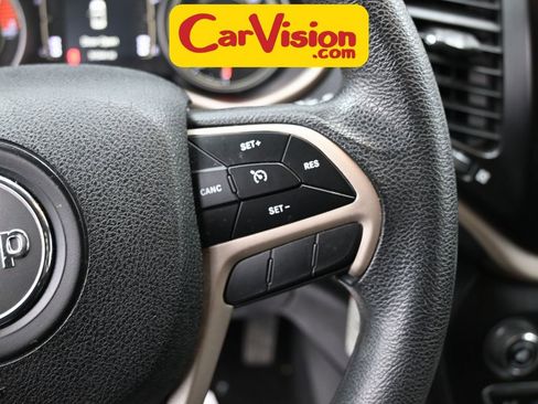 Used 2018 Jeep Cherokee Latitude w/ Safety Group image 18