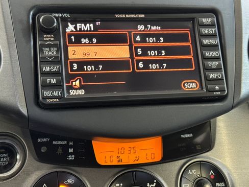 Used 2011 Toyota RAV4 Limited AWD/4WD image 22