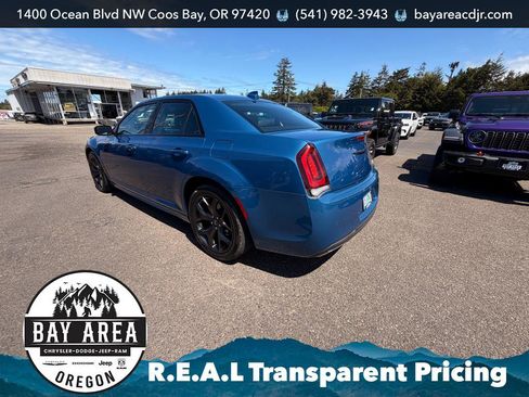 Used 2022 Chrysler 300 Touring L RWD image 9