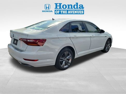 Used 2019 Volkswagen Jetta R-Line w/ R-Line Cold Weather Package FWD image 4