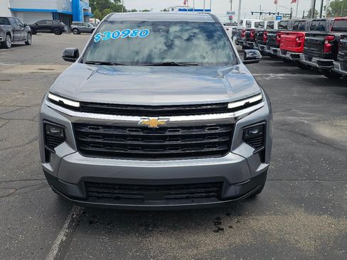 Used 2024 Chevrolet Traverse LS FWD image 2